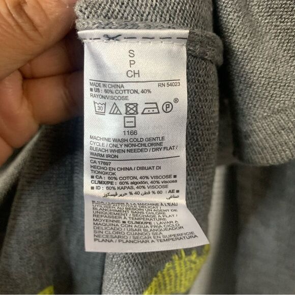 OLD NAVY Semi-Fitted Graphic Sweater - Picture 6 of 6